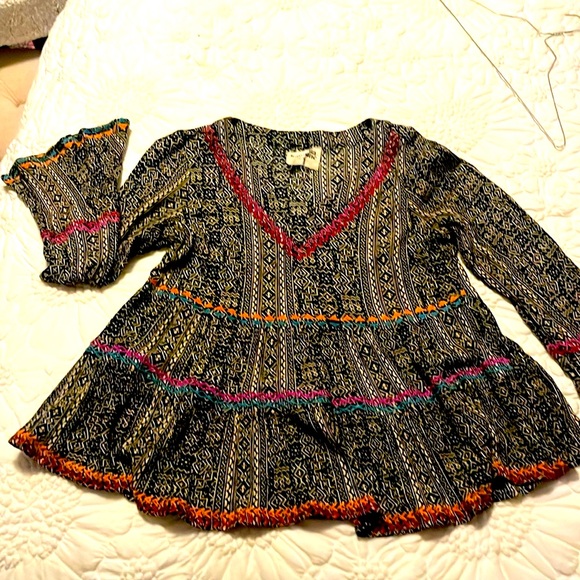 Size medium Savannah Jane top, flared with bell sleeves - Picture 2 of 5